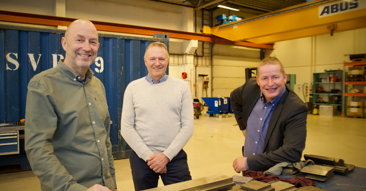 Salgssjef Tom Arne Urdal (t.v.), administrerende direktør Trond Robstad og operasjonsleder Martin Haga kan smile over rekordordren fra Avinor.