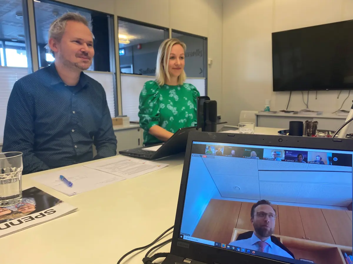 Næringsforeningens Roar Osmundsen og Ingrid Michalsen ledet  innspillsmøtet med kommunal- og moderniseringsminister Nikolai Astrup.