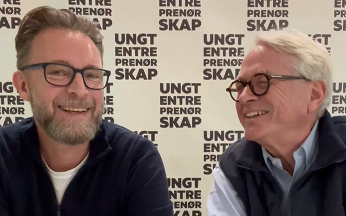 Daglig leder Aleksander Lien og styreleder Kris Haanes i Ungt Entreprenørskap. (Foto: Skjermdump)