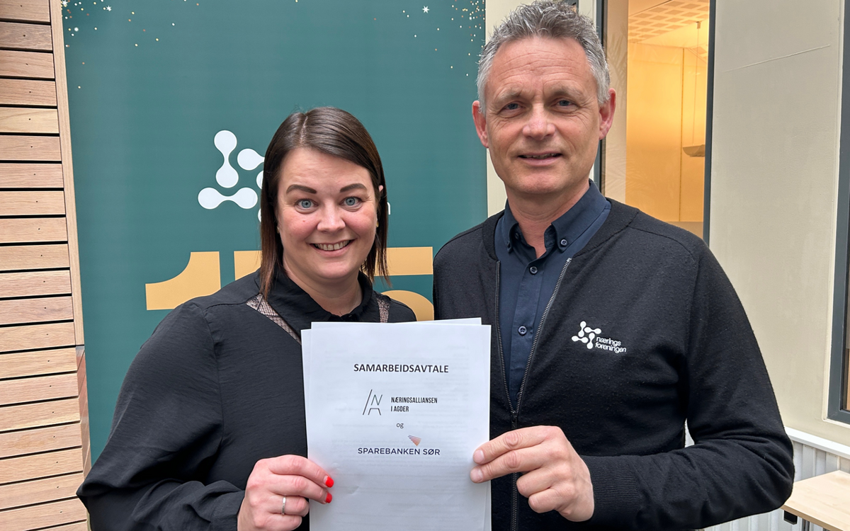 Forrige uke ble samarbeidsavtalen mellom Næringsalliansen og Sparebanken Sør formalisert. Fv. Eva Kvelland, direktør for marked og kommunikasjon i Sparebanken Sør og Trond Backer, administrerende direktør i Næringsforeningen.