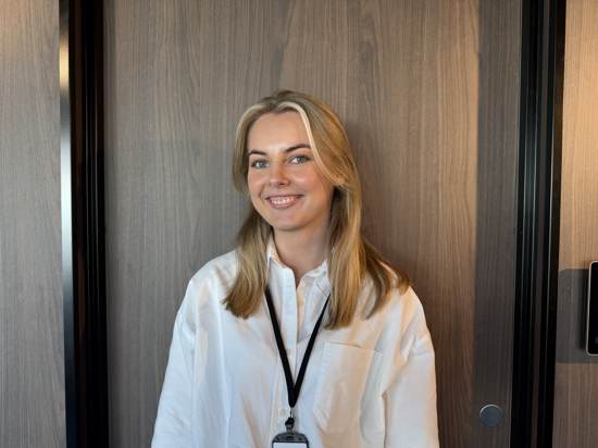 Hun er ny audit associate hos EY
