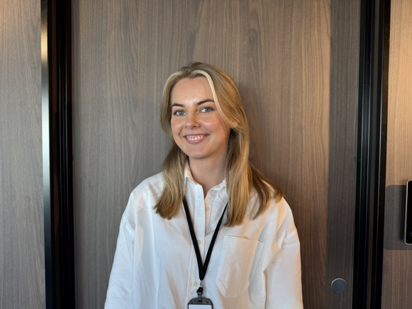 Hun er ny audit associate hos EY
