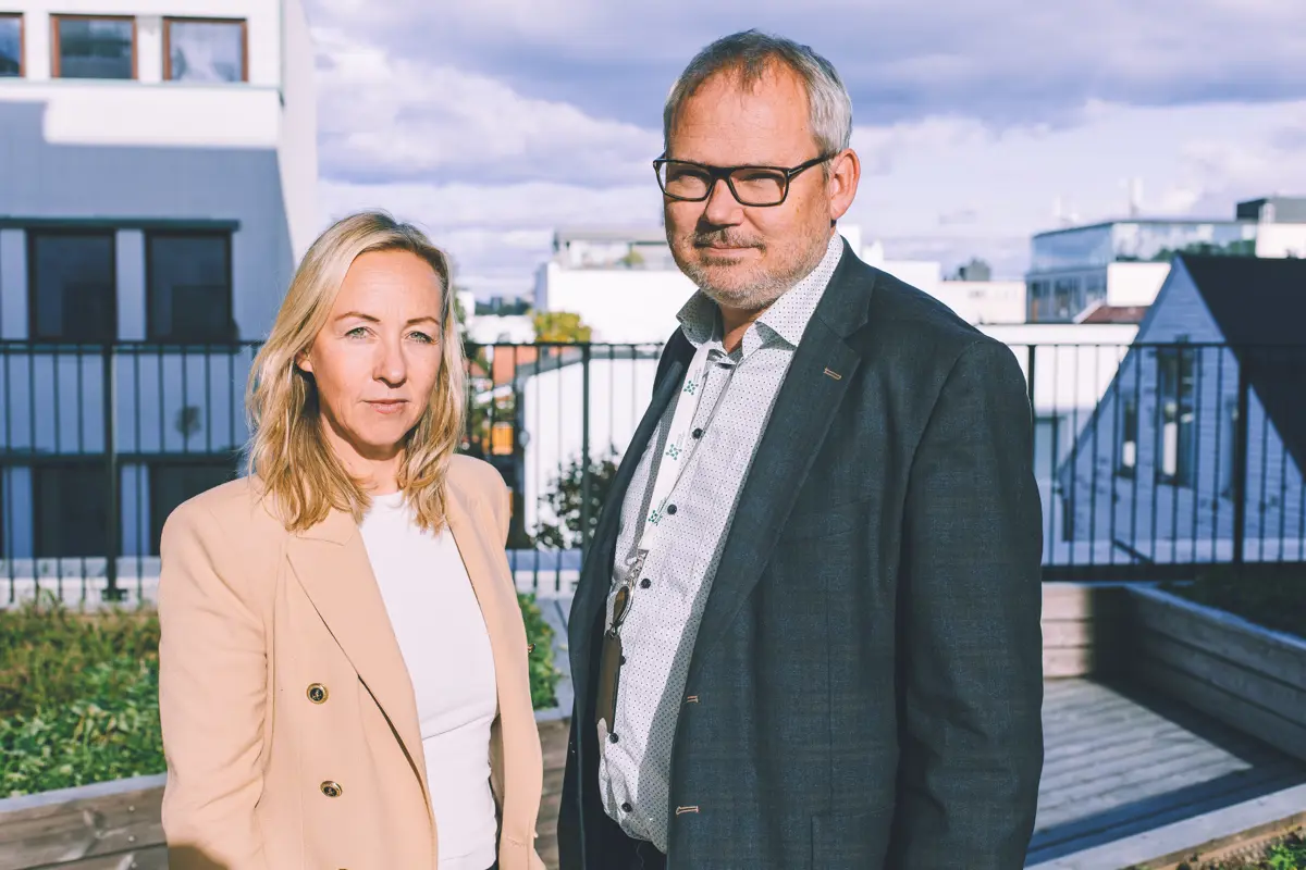 Administrerende direktør i Næringsforeningen, Ingrid Michalsen og Roar Osmundsen, næringspolitisk leder. (Foto: Næringsforeningen)