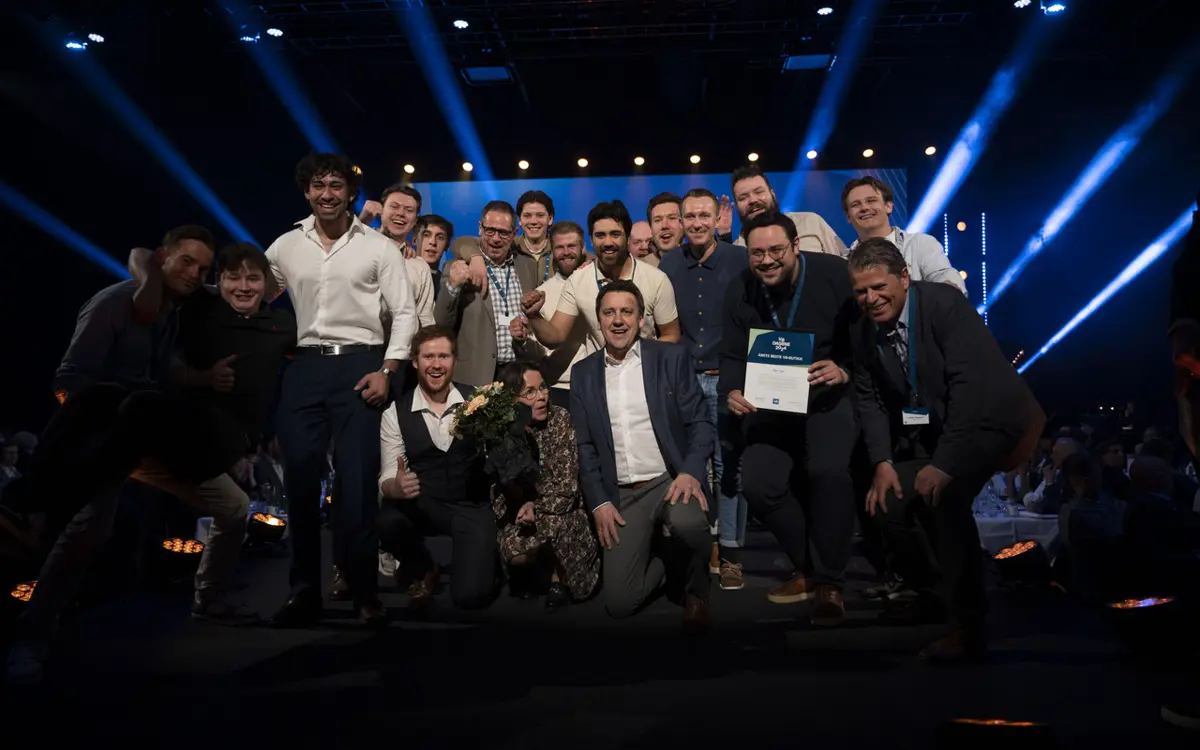 Gjengen fra Rør i Sør mottok heder og ære etter å ha blitt kåret til Årets VB Butikk, fredag. Prisen ble delt ut av Merete Aarhus fra innkjøpsavdelingen i VB Gruppen. 