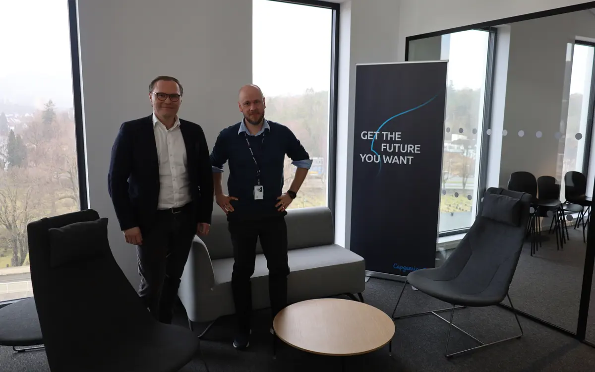 Fra venstre: Jens Middborg (administrerende direktør Capgemini Norge) og Frank Wehus (leder av Kristiansandskontoret).