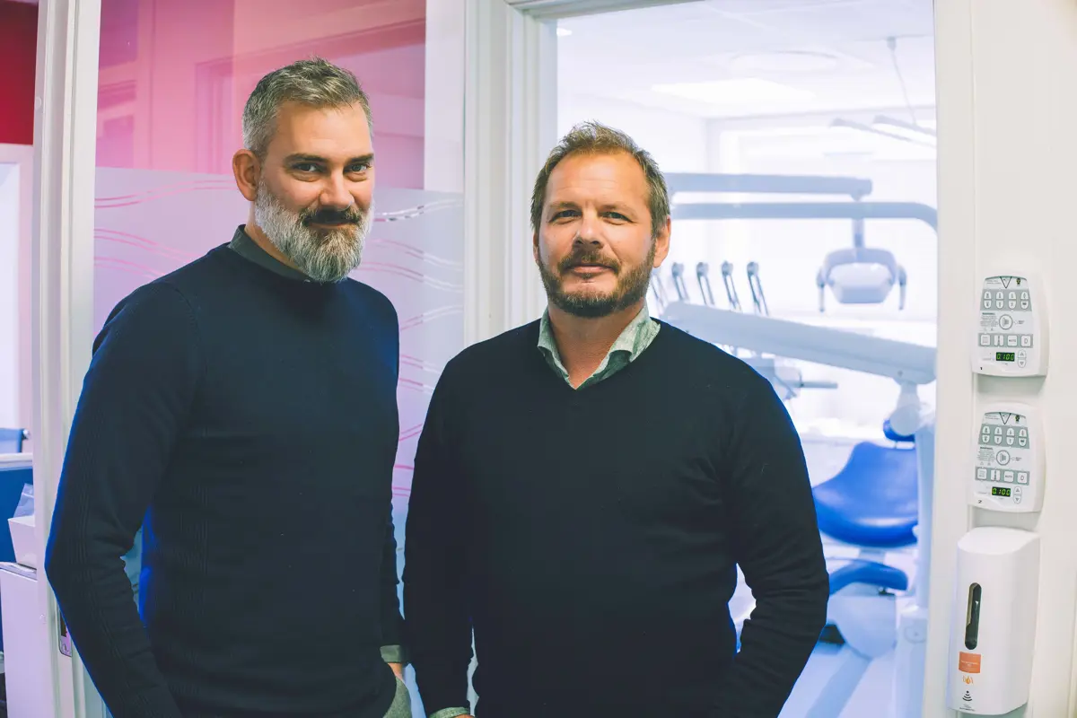 Igor Salai i Dental Norge og Espen Bergmann i Tannhjelp. Foto: Henrik Kyte Assmann