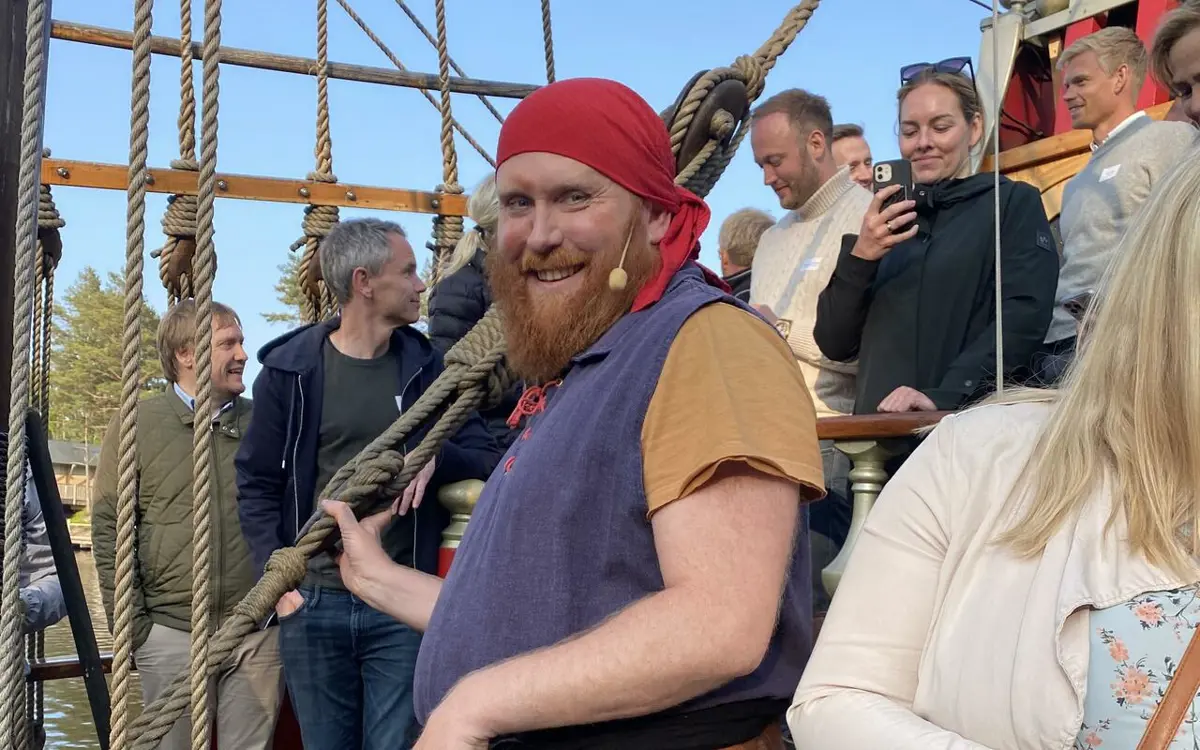 Deltagerne på Vårslepp for næringslivet ble tatt imot av sjørøvere. Se flere bilder nederst i saken.