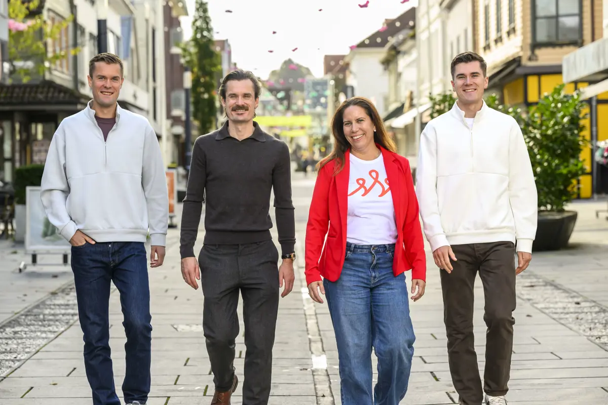 Ved påmelding kan deltakere blant annet donere støtte til stiftelsens arbeid for en trygg barndom. Fv: Filip Ingebrigtsen, Henrik Ingebrigtsen, Aleksandra Skogsfjord (daglig leder Stine Sofies Stiftelse) og Jakob Ingebrigtsen. Alle foto: Stine Sofies Stiftelse