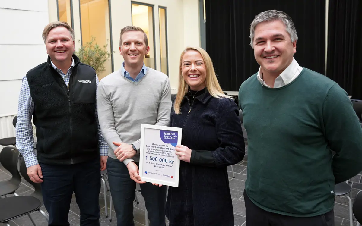 Fra venstre: Banksjef Rune Meås Nilssen i Sparebank 1 Sør-Norge, ordfører Mathias Bernander, prosjektleder Anna Kristine Ravnaas i Næringsforeningen og Erik Løland i Sparebankstiftelsen. Foto: Håkon Repstad/Næringsforeningen.