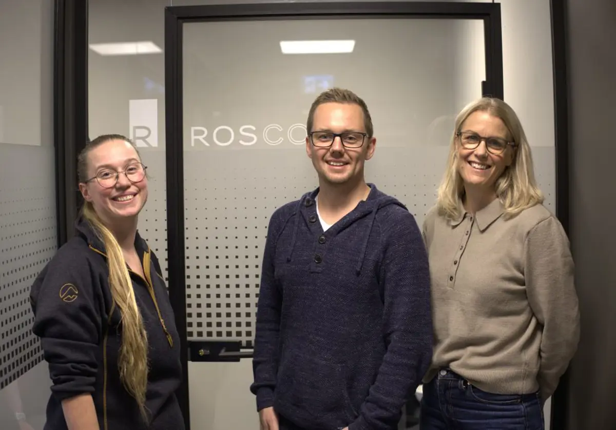 Cathrin Danielsen og Vegard Rostøl i Rosco og bedriftskoordinator Eli Mørkesdal