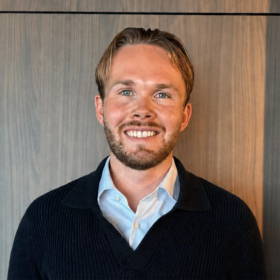 Han er ny audit associate hos EY