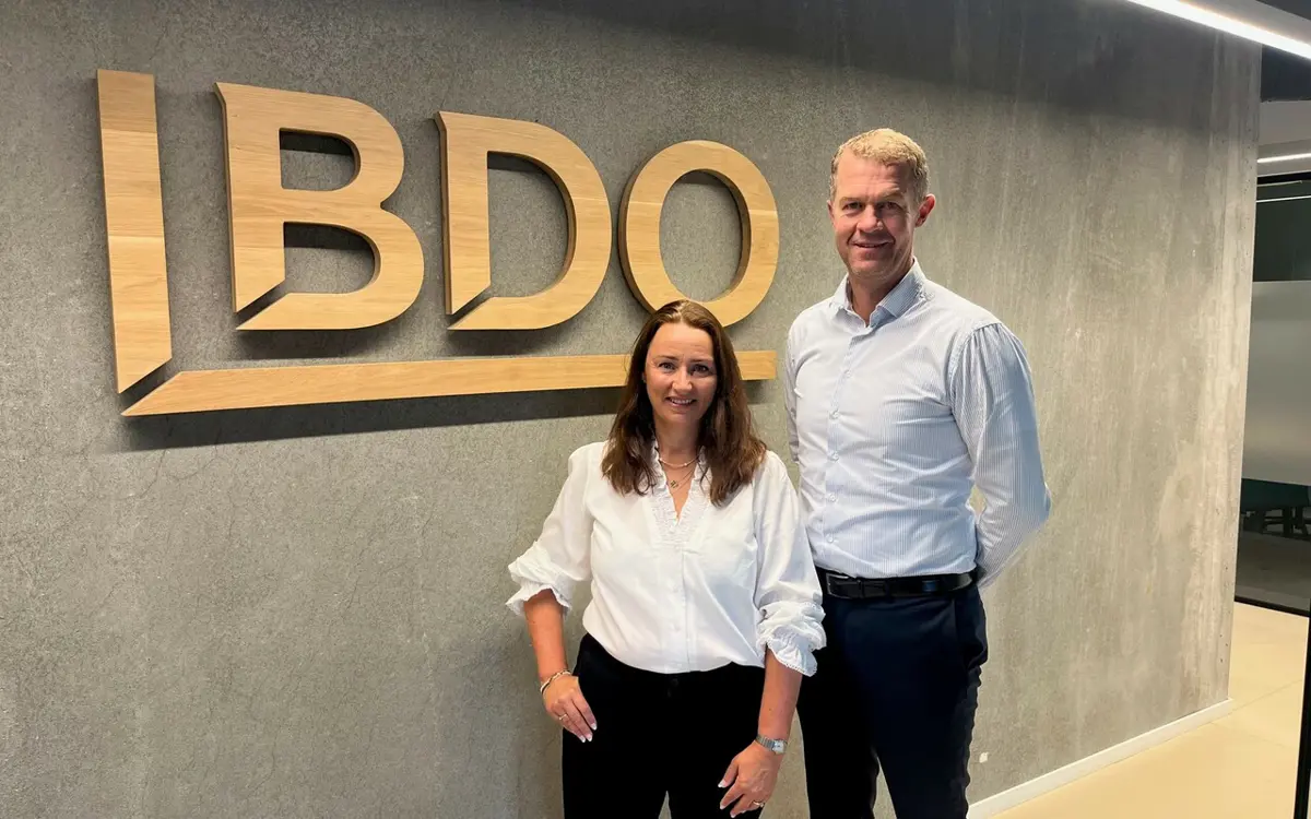 Daglig leder i Sør-Regnskap, Anita Morka, og Partner og leder av BDO i Kristiansand, Jostein Håland. (Foto: BDO)