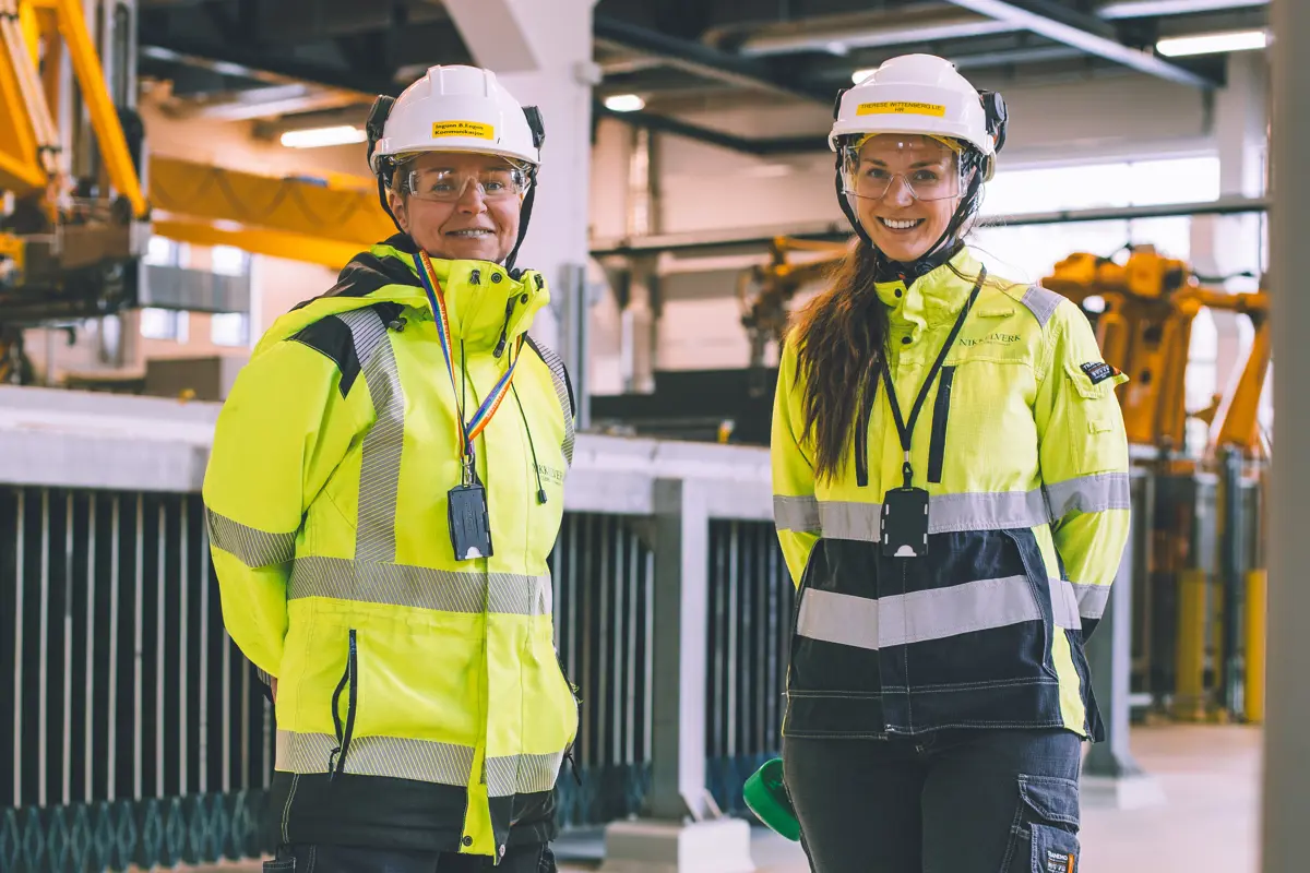 – Vi ønsker folk som er ambisiøse på jobb, og til stede i livet. De som vil rekke både karriere og kveldssol, sier kommunikasjonsleder i Glencore Nikkelverk, Ingunn Engen.