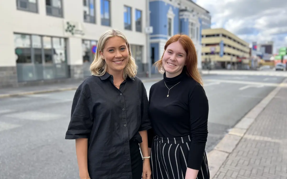 Fra venstre: Silje Thorland (23) og Tina Mcdougall (25) Foto: Håkon A. Repstad  