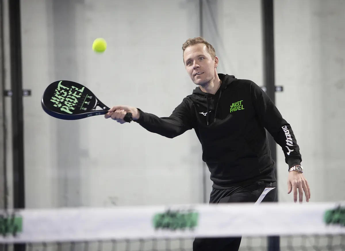 Eimund Tharaldsen og Just Padel får mye konkurranse av andre aktører, men mener det er med på å skape oppmerksomhet rundt sporten.