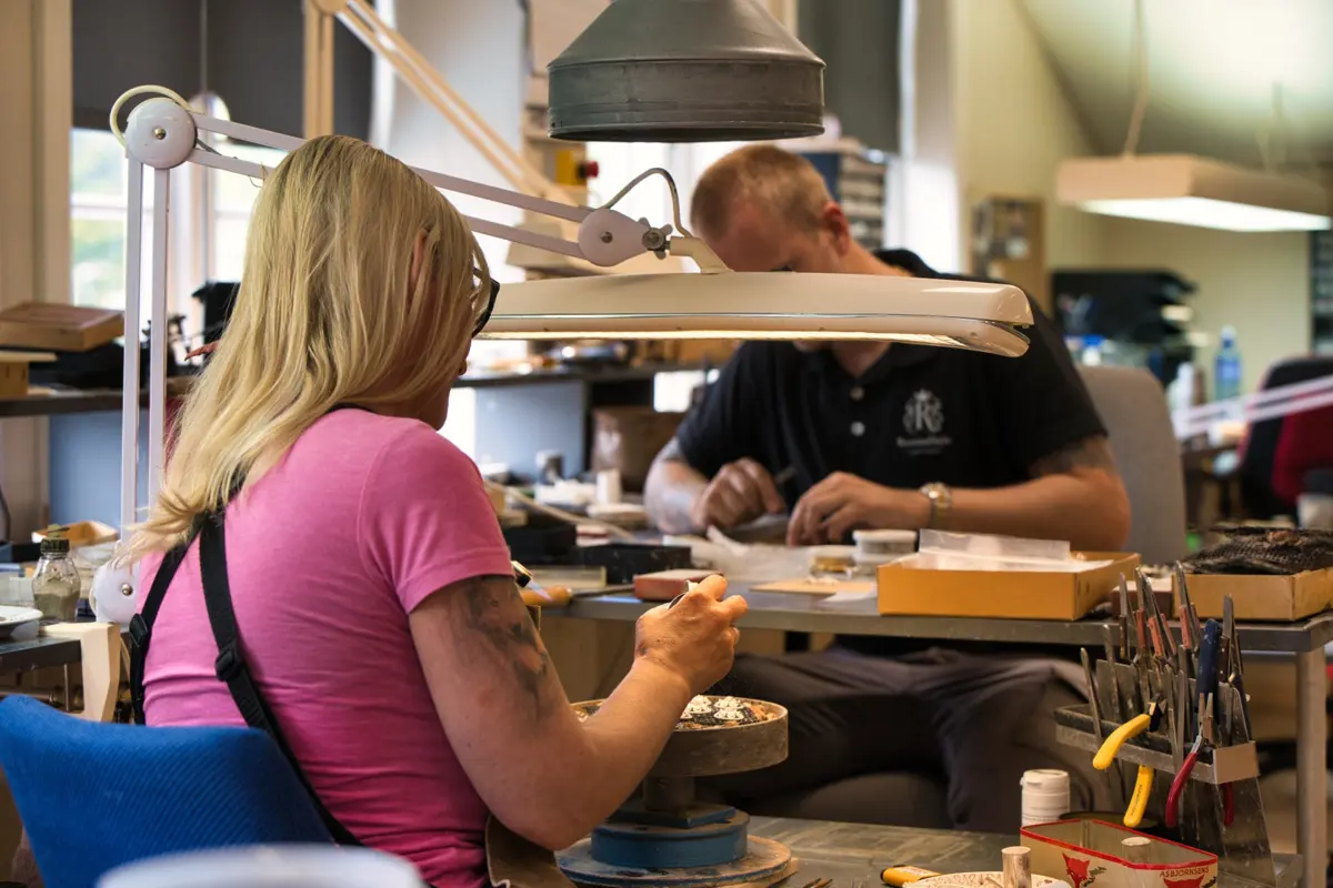 Generasjonsskifte og fornyet produksjon på Rysstad Sølvsmie og Sølvgarden hotell & feriesenter. (Foto: Sølvgarden)