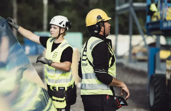 Nominert til Årets entreprenør - sikrer sin første kontrakt i Sverige