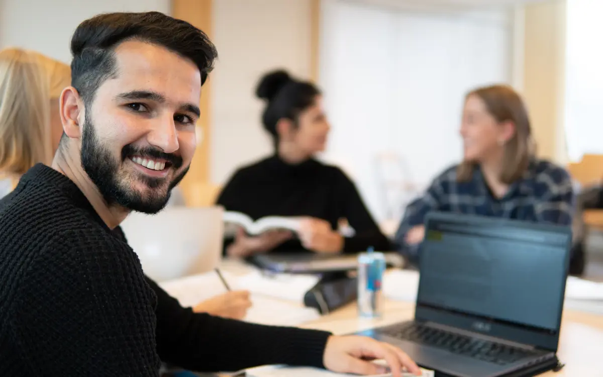 Inviterer bedrifter til å delta i praksisprosjekt for bachelorstudenter. Foto: NLA Høgskolen