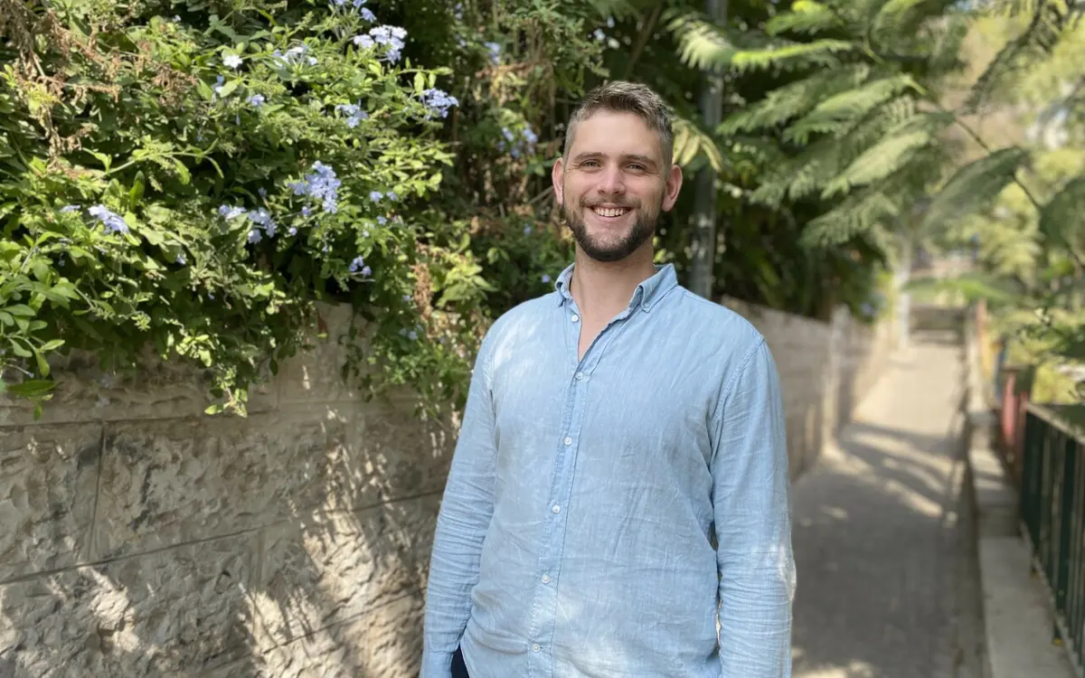 Håkon Ruud (24) fra Kristiansand har hatt godt utbytte av stipendordningen. Bildet er tatt ved Hebrew University of Jerusalem hvor han nå studerer. Foto: Privat