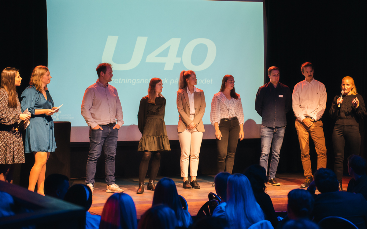 Foto: Nico Hagen / South Coast Creative. På bildet: Ressursgruppen for nettverket U40 under lanseringsfesten på Kick. Til høyre: Tina Abrahamsen, Business Region Kristiansand. 