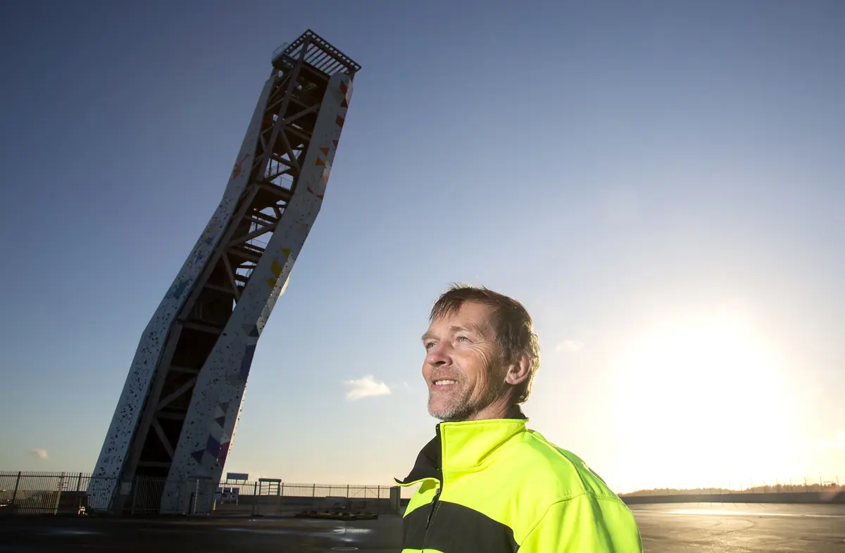 I 2020 åpnet Asbjørn Olsen verdens høyeste frittstående klatretårn, Over.