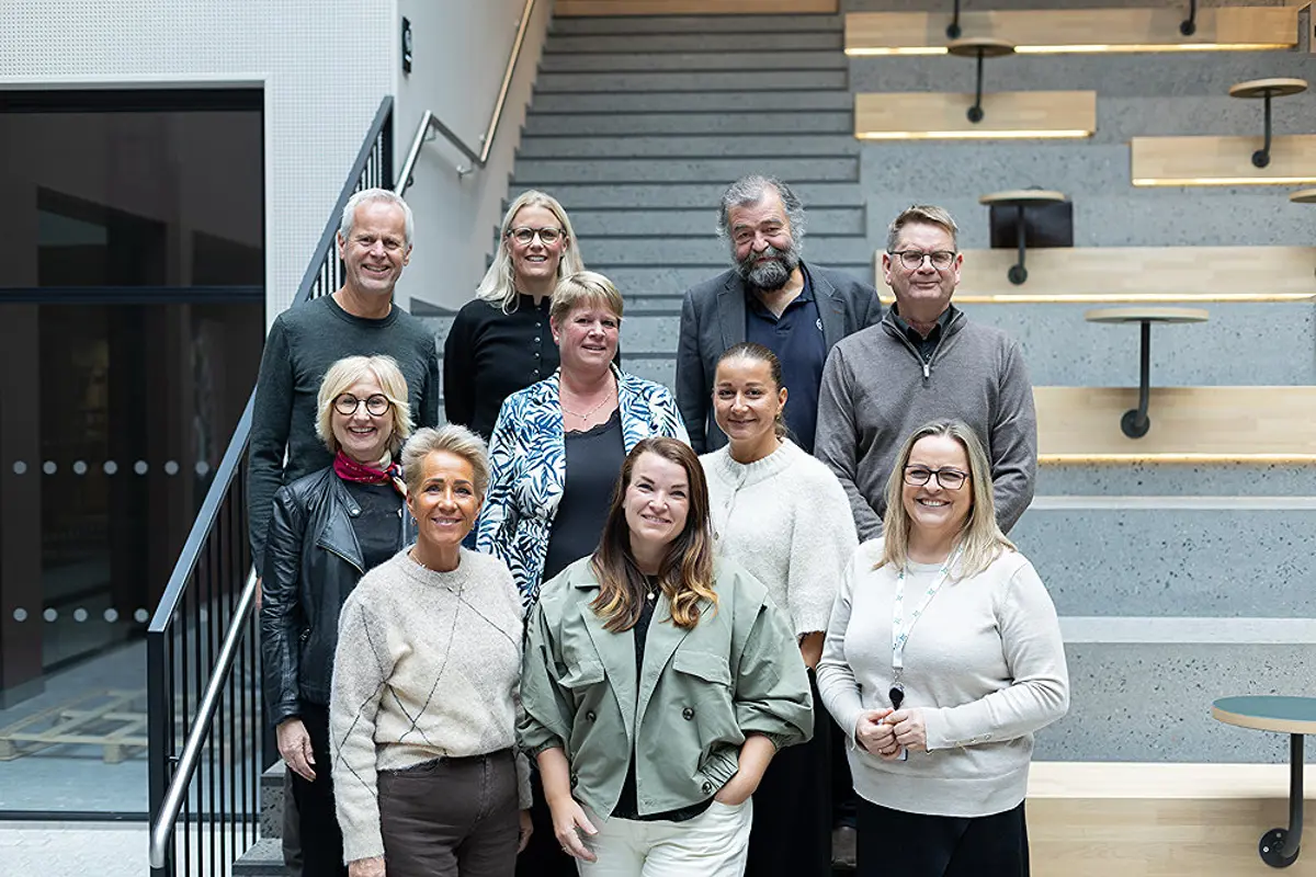 Fagrådet for Flere i arbeid samlet til møte 8. oktober. Bak fra venstre: Ole Kristian Lauvland, Eli Mørkesdal, Hans Otto Ringereide og Arnstein Moy. I midten: Kirsti Damsgård, Gro Anita Kåsa Poulsen og Elin Pedersen Haye. Foran: Line Byremo, Kristine Warp og Randi Røinaas Lomeland. Foto: Lotte van der Male Holtskog, Næringsforeningen
