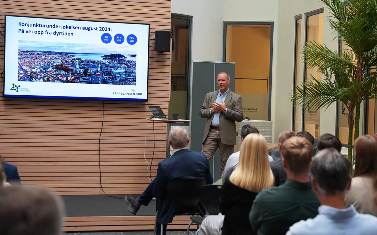 Fredag 7. februar presenteres ferske tall som viser hvordan det går med bedriftene i landsdelen. Her fra forrige undersøkelse i 2024, med sjeføkonom Tore Vamraak i Sparebanken Sør.