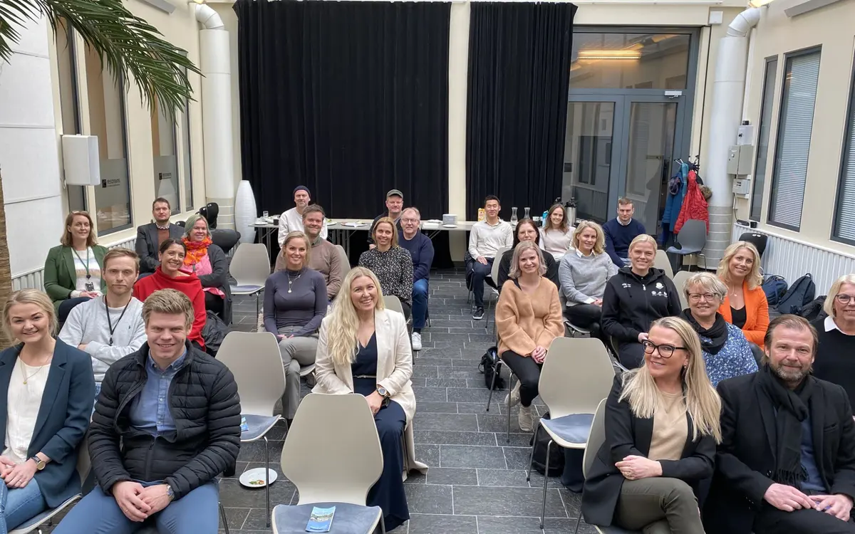 Mange morgenfriske bedriftsrepresentanter dukket opp.