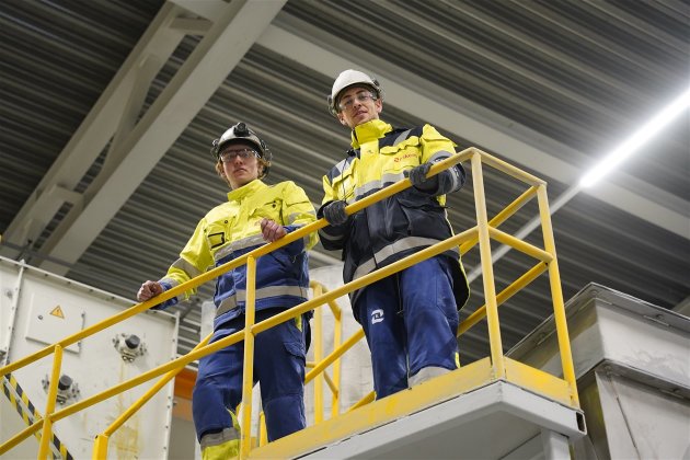 Dennis Zorlu (t.h) og Phillip Tjønsø er deltakere i pilotprosjektet Ung Start. (Foto: Næringsforeningen i Kristiansandsregionen)