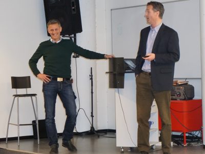 F.v Rune Berntsen Regionsjef Syd og Jon Syrtveit Regiondirektør Syd, begge fra Kruse Smith under løypemelding for 2015.